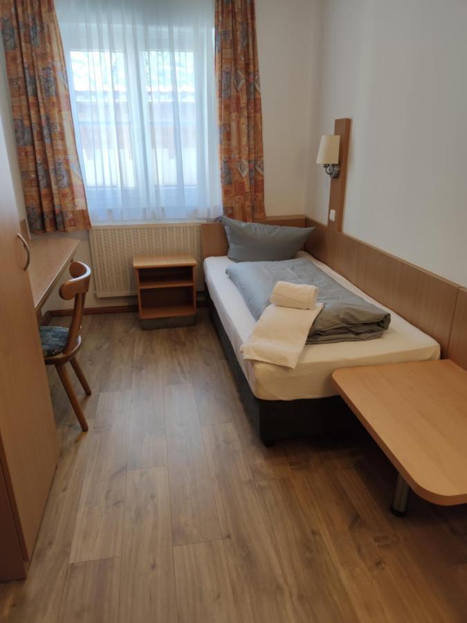 Pension Dorfstrasse 6 Штеттен Номер фото